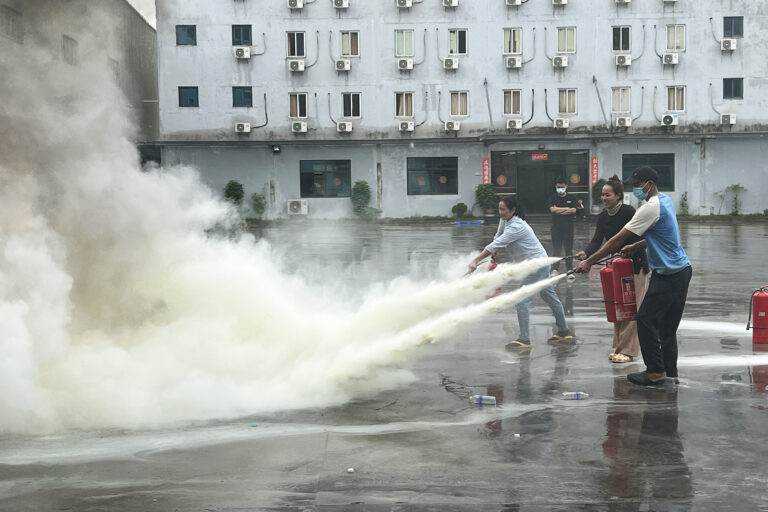 Simulacro de Incendio en la Fábrica Cambodian Zulite Stone: Asegurando la Seguridad y la Preparación